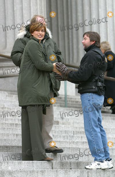 Photos And Pictures Mariska Hargitay Filming An Episode For Popular