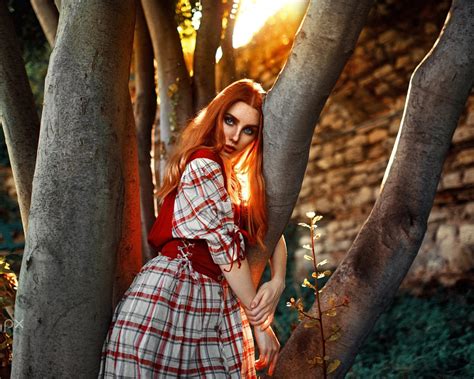 Download Wallpaper Look Light Tree Girl Red Kaan Altinda Section