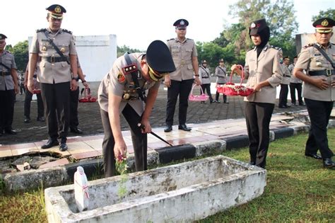 Jelang HUT Bhayangkara Ke 78 Polres Bangkalan Gelar Upacara Tabur