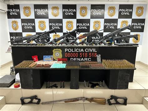 Pol Cia Apreende Fuzis Metralhadoras Espingarda E Pistolas Durante