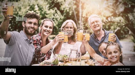 La Famille Table Banque De Photographies Et Dimages Haute