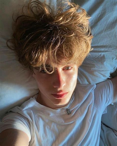 Pin by 𝑶𝒅𝒆𝒕𝒕𝒆 on 𝑾𝒆𝒂𝒌𝒏𝒆𝒔𝒔 Blonde guys Hot white guys Blonde boys