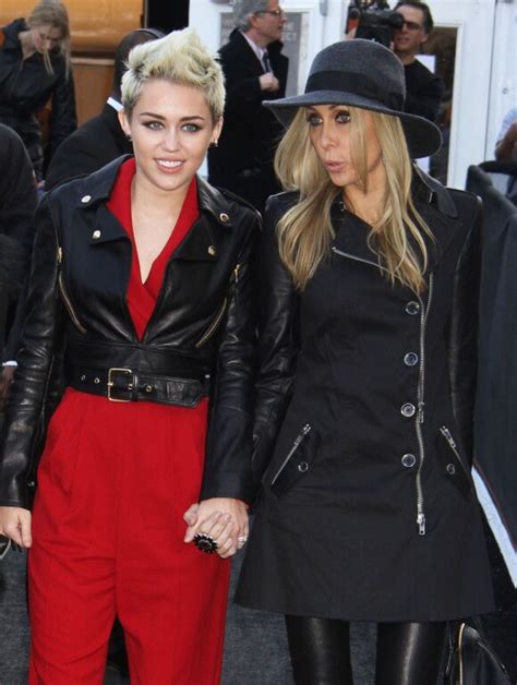 Photo Miley Cyrus et sa mère Tish au défilé Rachel Zoe Hiver 2013