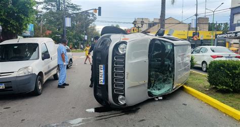 Campana Noticias Perdi El Control Choc A Un Auto Estacionado Y