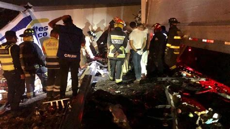 Accidente Fatal Deja 4 Muertos Atrapados En Un Vehículo En La Autopista