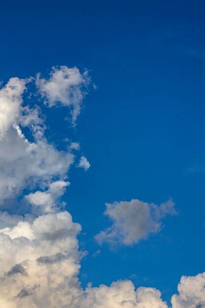 Un Cielo Hermoso Con Nubes Hermoso Cielo Con Nubes Foto Premium