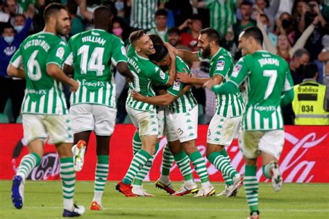 El Betis De Bravo Y Pellegrini Golea Al Valencia Y Se Mete Entre Los