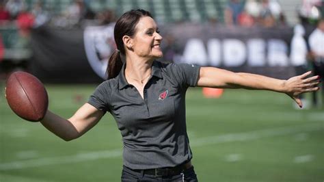 Cards assistant Jen Welter explains what it's like to coach NFL players ...