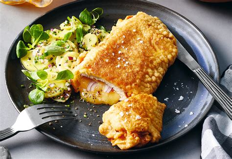 Bierbrauerschnitzel Mit Erd Pfel Vogerlsalat Frisch Gekocht