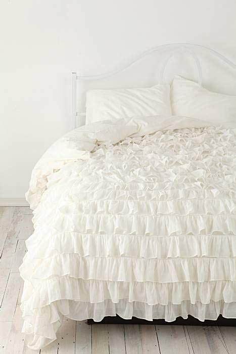 White Ruffle Bedspread and Pillows for Elegant Bedroom Decor