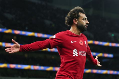 مدرب ليفربول يحسم جدل انتقال محمد صلاح إلى الدوري السعودي