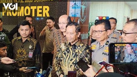 Jenguk Mahasiswa Korban Terjerat Kabel Fiber Optik Mahfud MD Kondisi