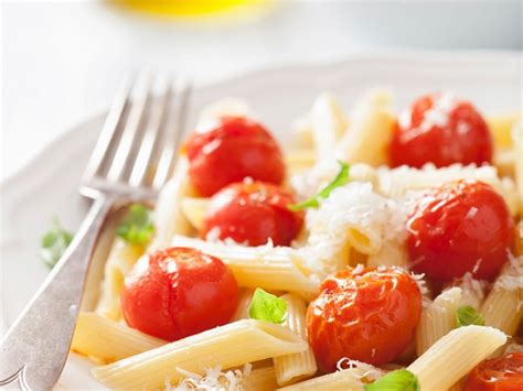 Pasta Mit Tomaten Basilikum Und Parmesan Rezept EAT SMARTER