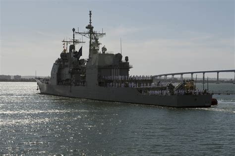 DVIDS - Images - USS Lake Erie (CG 70) Deploys [Image 8 of 11]