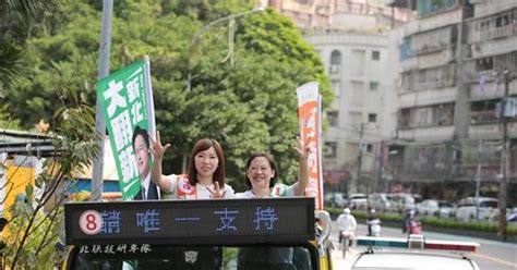 力挺18歲公民權 新北議員張維倩辦宣講、車掃催票 2022 縣市長九合一選舉｜yahoo奇摩新聞