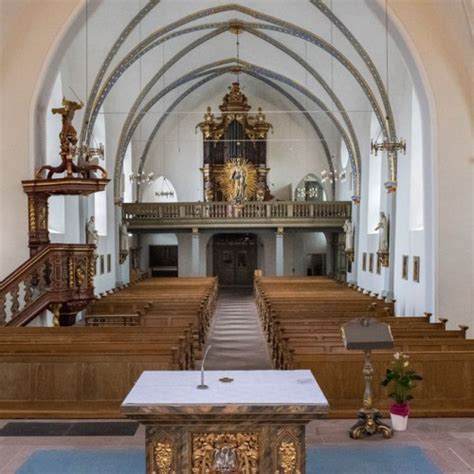 Pfarrkirche St Heinrich und Kunigunde Schloß Neuhaus Kath Pfarrei