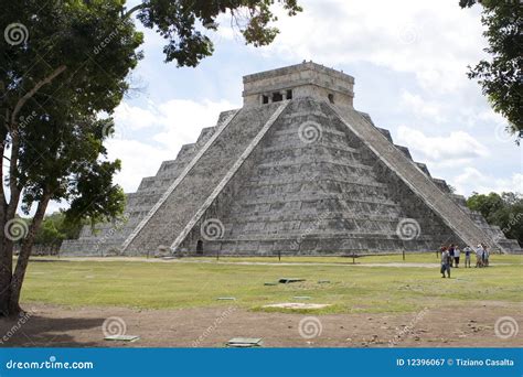 Chichen Itza editorial photography. Image of building - 12396067