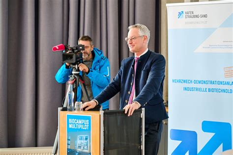 Spatenstich für Zukunft der Bioökonomie Hafen Straubing Sand