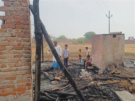 Goods Worth Lakhs Of Rupees Burnt To Ashes Victims Forced To Sleep Under Open Sky मांडा में