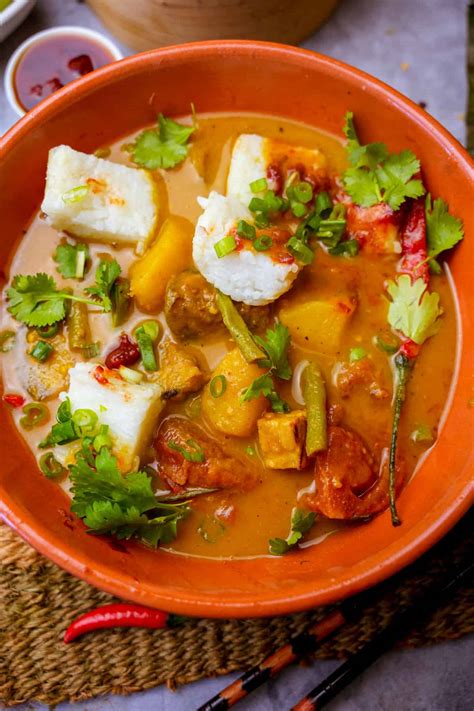 Lontong Sayur Lodeh (Indonesian Coconut Milk & Vegetable Stew)