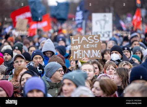 Demo Gegen Rechts Vorm Brandenburger Tor In Berlin Berlin Deutschland