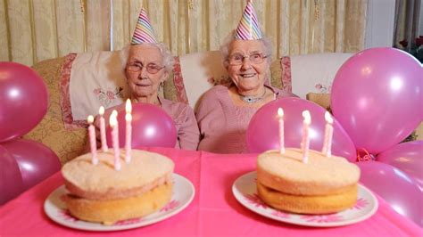 Britains Oldest Twins Celebrate Turning 102 Years Old Youtube