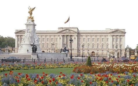 Buckingham Palace History | A Complete Breakdown