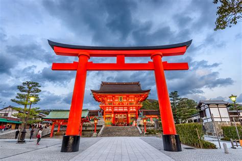 A Closer Look into Fushimi Inari Taisha Shrine | KCP International