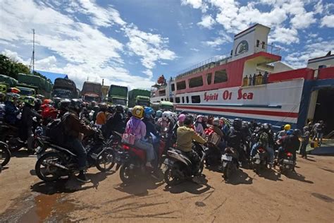 BMKG Minta Pemudik Waspada Gelombang Tinggi Di Laut Hingga 6 Meter