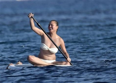 7 Hot Sexy Devon Haas Bikini Pics