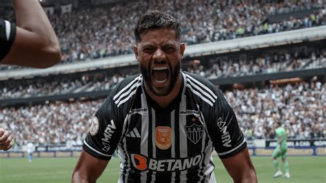 Atlético Hulk pode se tornar o terceiro jogador em atividade a