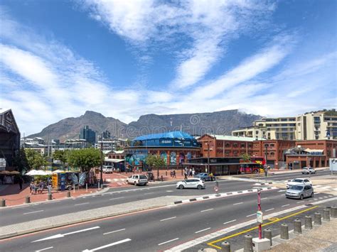 Table Mountain, Two Oceans Aquarium and One and only Hotel at the V and ...