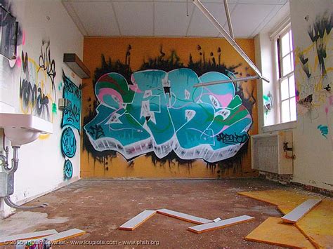 graffiti-ears, abandoned hospital, presidio, san francisco