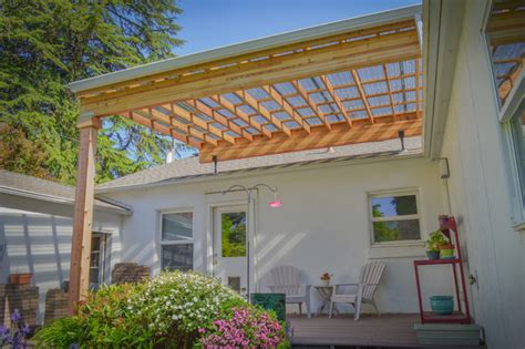 Suntuf Courtyard Patio Cover With Skylift Roof Risers Patio Portland De Tnt Builders Inc