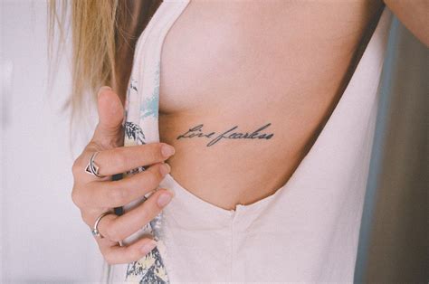 Ideias De Tatuagens Simples E Discretas Lais Schulz Rib Tattoos