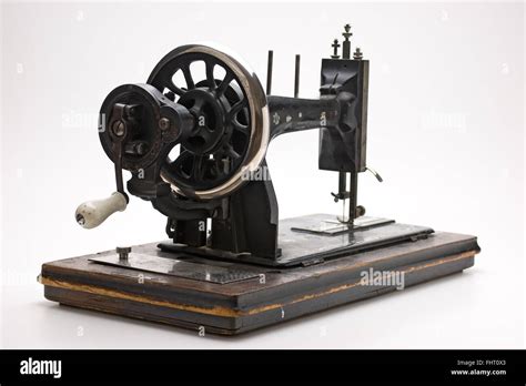 Old Sewing Machine Stock Photo Alamy