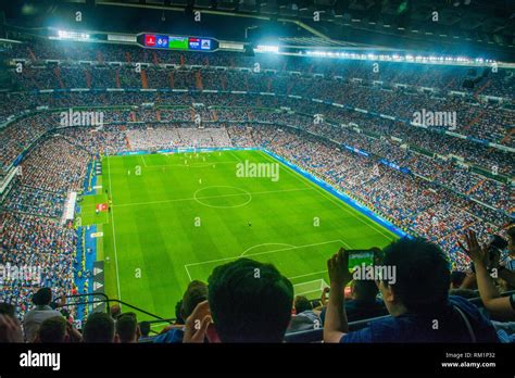 Spectators during Real Madrid-Atletico de Madrid football match ...