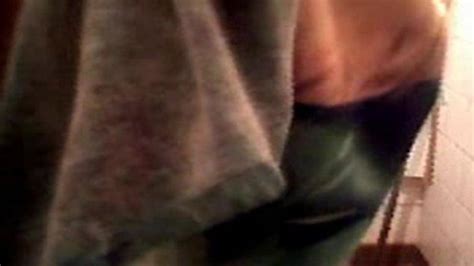 กลองสอดแนมในหองอาบนำเปนผใหญ Porn Videos