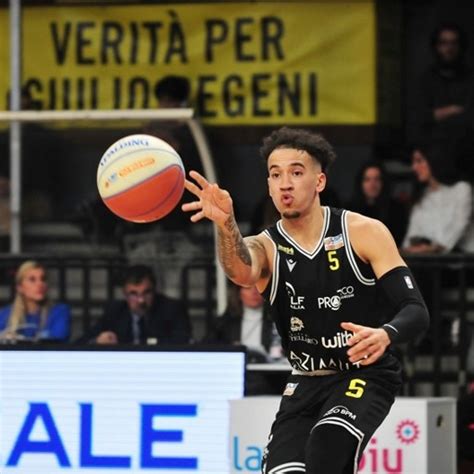 Tiri Liberi Sul Basket Orobico Complimenti Alle Tifoserie Del Derby Sport