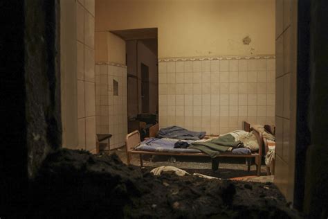 rossiiskie voennye nanesli udar po psixbolnice  xarkove gazetaru