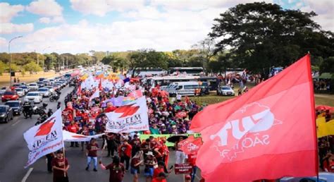 Marcha Da Classe Trabalhadora Re Ne Milhares Em Bras Lia Em Luta Por