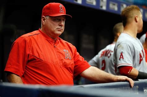 Angels give Mike Scioscia vote of confidence, but why?