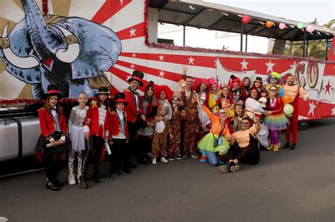 Miles De Mascaritas Toman Las Calles De Arrecife En El Coso Del Carnaval