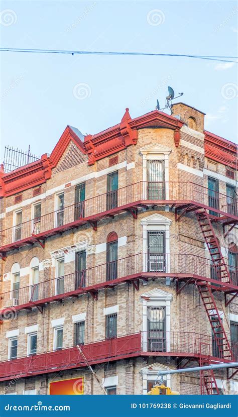 Casa Vieja Con Los Ladrillos Rojos Foto De Archivo Imagen De Casero