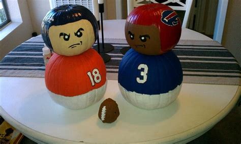 Football player pumpkins | Pumpkin decorating, Halloween projects ...