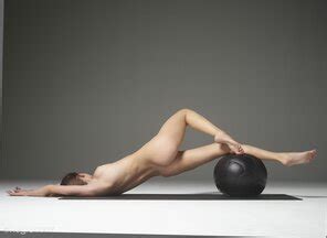 AMATEUR GIRL Anna L Naked Fitness 30 14000px Porn Pic