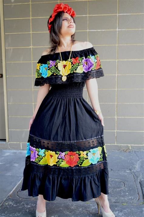 Pin By Lucia Dominguez On Bo Rdados Traditional Mexican Dress Mexican Dresses Mexican