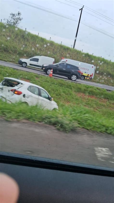 Fotos Carreta Tomba Ap S Acidente Na Br Em I Ara Tn Sul