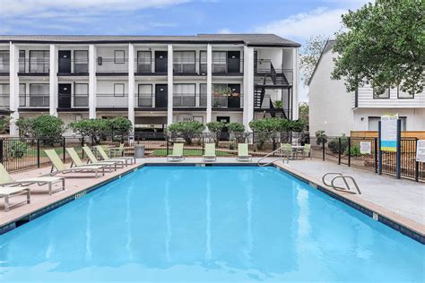 Our Neighborhood - Bayou Park Apartments - Houston, TX