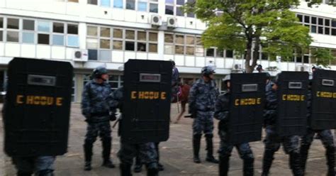 G1 Batalhão de Choque inicia a desocupação de prédio na USP